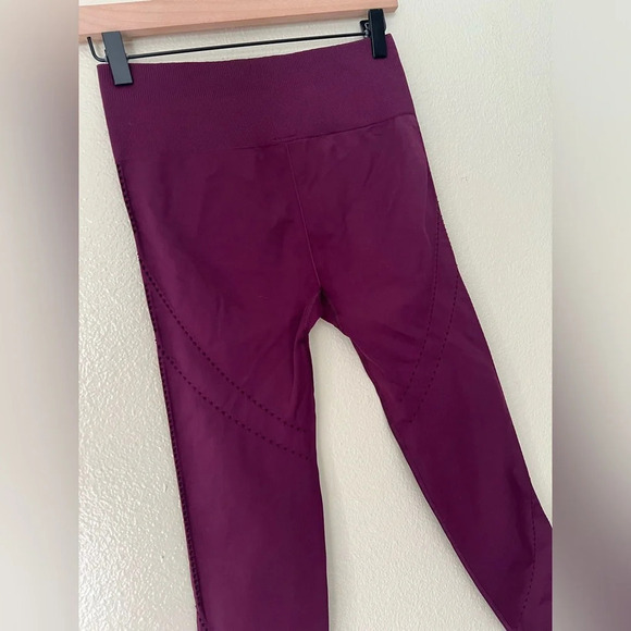 FABLETICS‎ Perforated Tights - Picture 6 of 6